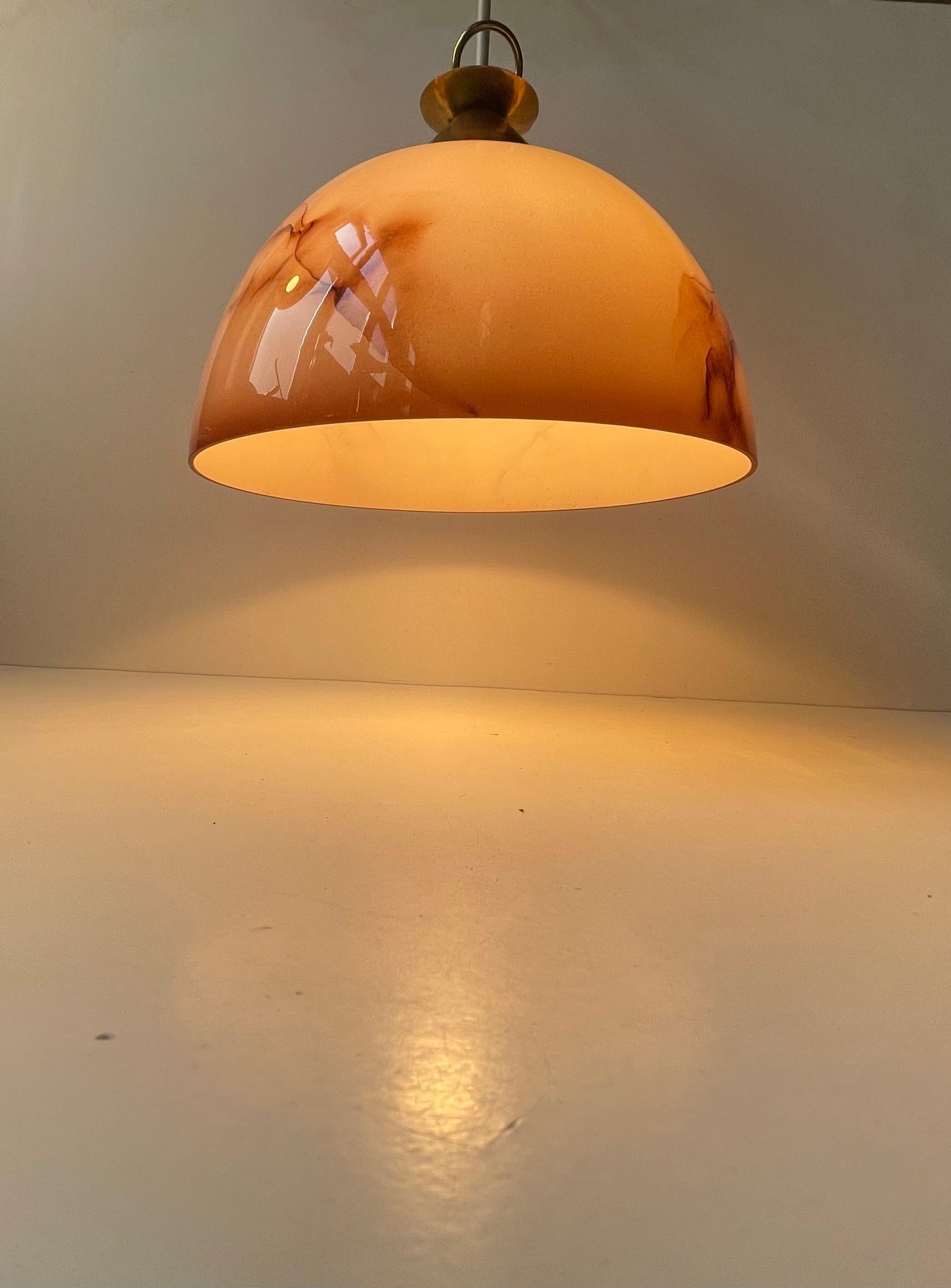 Ottone Lampada da soffitto scandinava funzionalista in ottone e vetro di marmo rosa, anni '40 in vendita