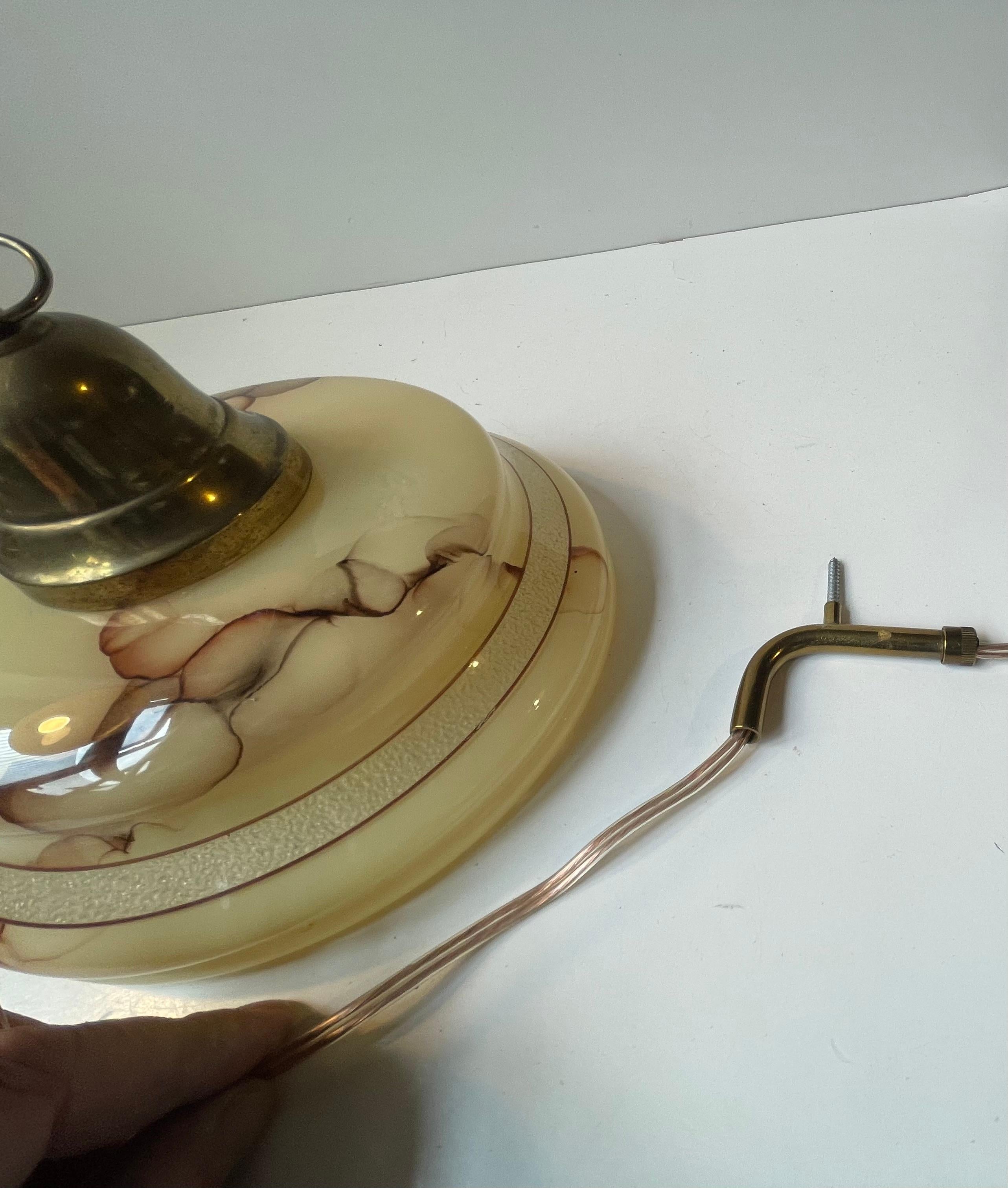 Lampada da soffitto scandinava funzionalista in ottone e vetro marmorizzato, anni '40 in vendita 3