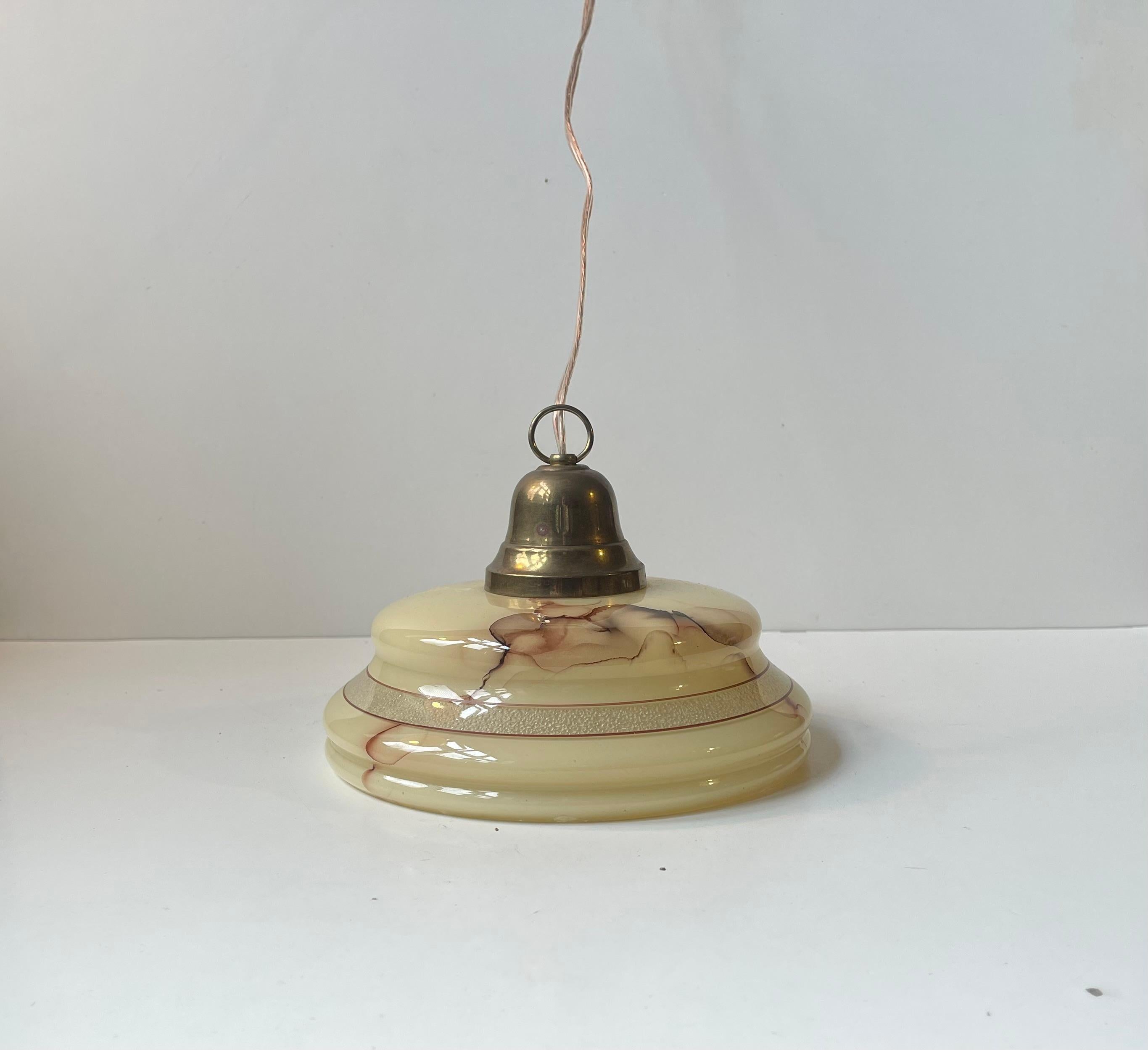 Metà XX secolo Lampada da soffitto scandinava funzionalista in ottone e vetro marmorizzato, anni '40 in vendita