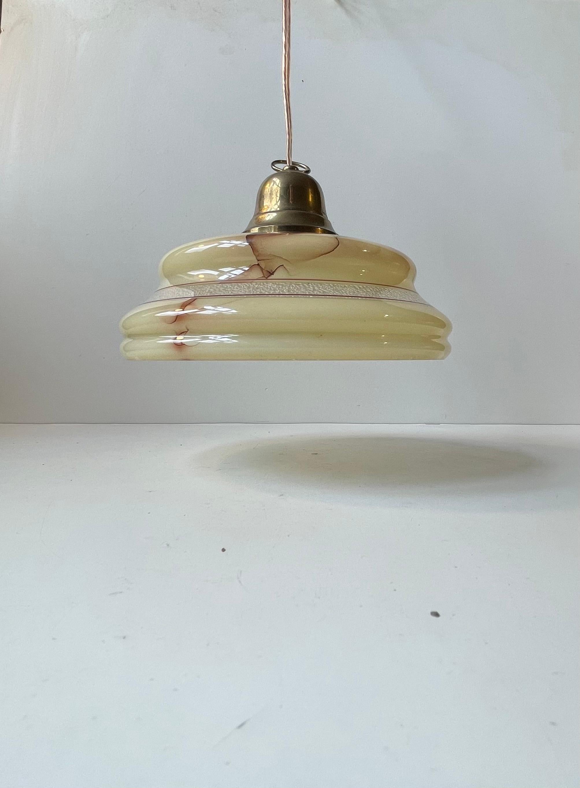 Ottone Lampada da soffitto scandinava funzionalista in ottone e vetro marmorizzato, anni '40 in vendita