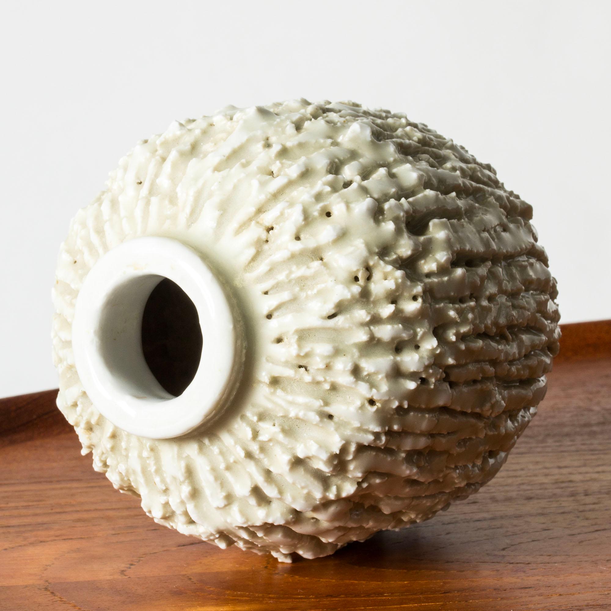 Skandinavische funktionalistische Vase aus Steinzeug von Gunnar Nylund, 1930er Jahre im Zustand „Gut“ im Angebot in Stockholm, SE