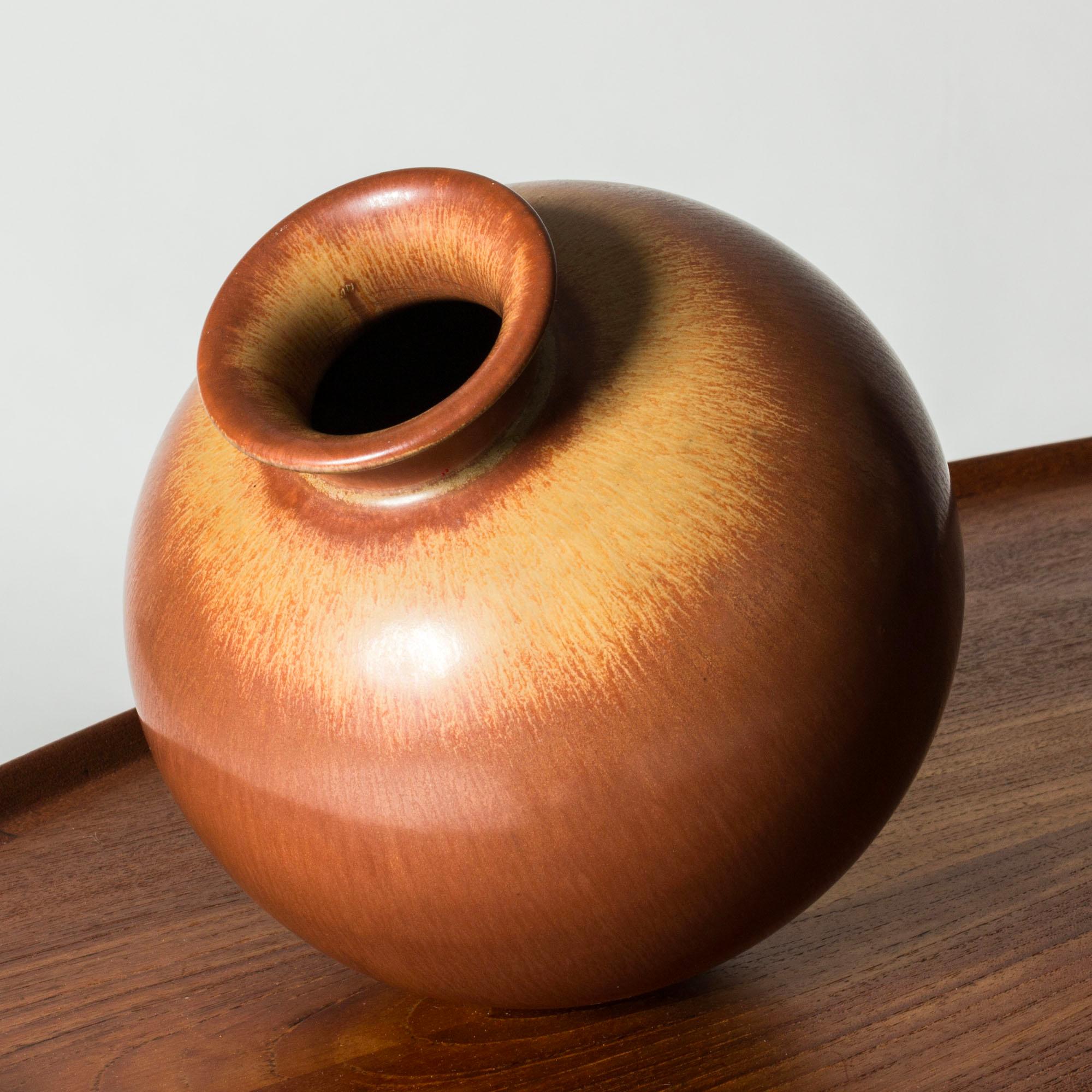 Scandinavian Functionalist Stoneware Vase by Gunnar Nylund, 1940s In Good Condition For Sale In Stockholm, SE