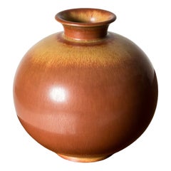 Vaso in gres scandinavo funzionalista di Gunnar Nylund, anni '1940