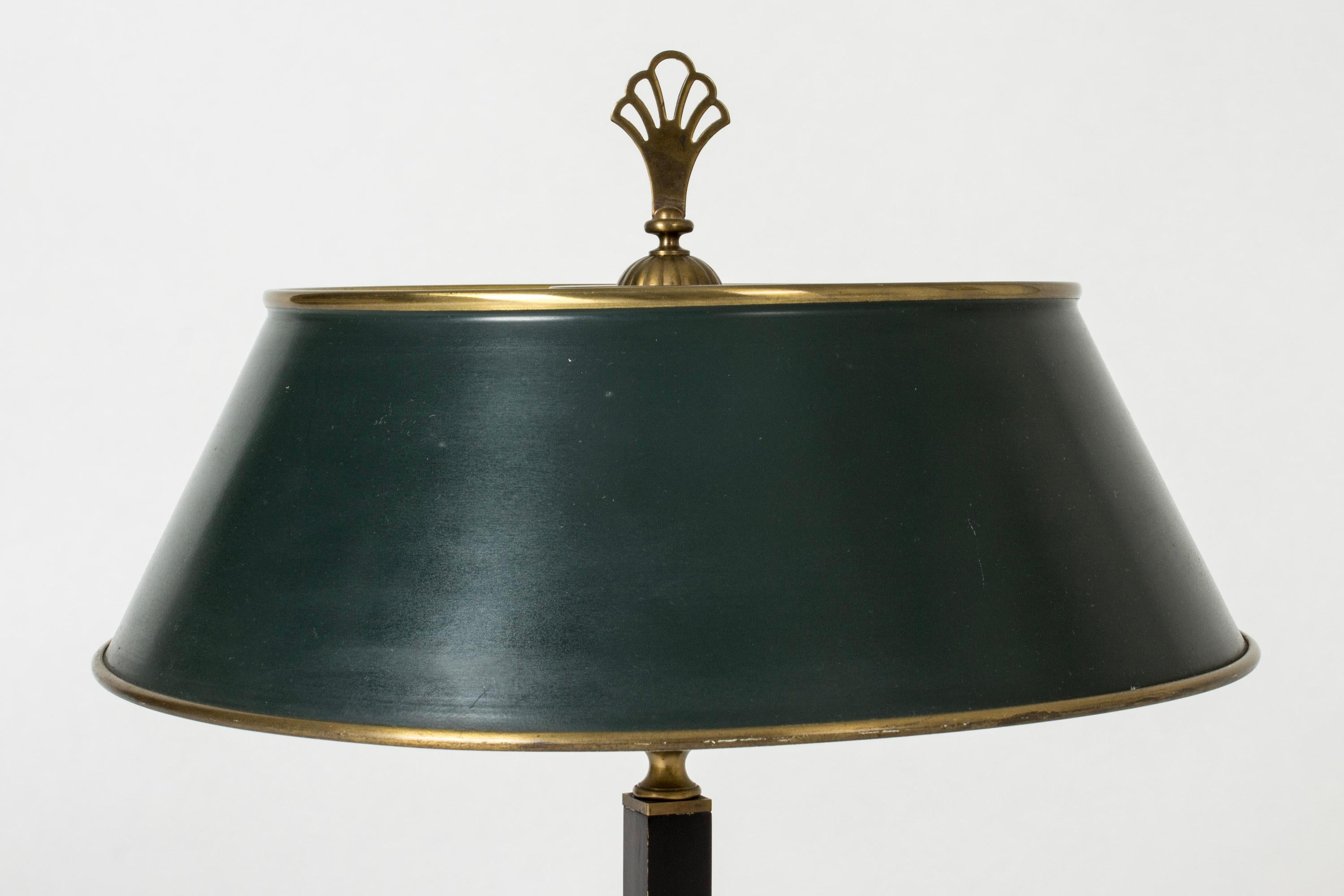 Elegant table lamp from Böhlmarks, made from brass with a green lacquered shade. Lovely decorative details on the top and handle.