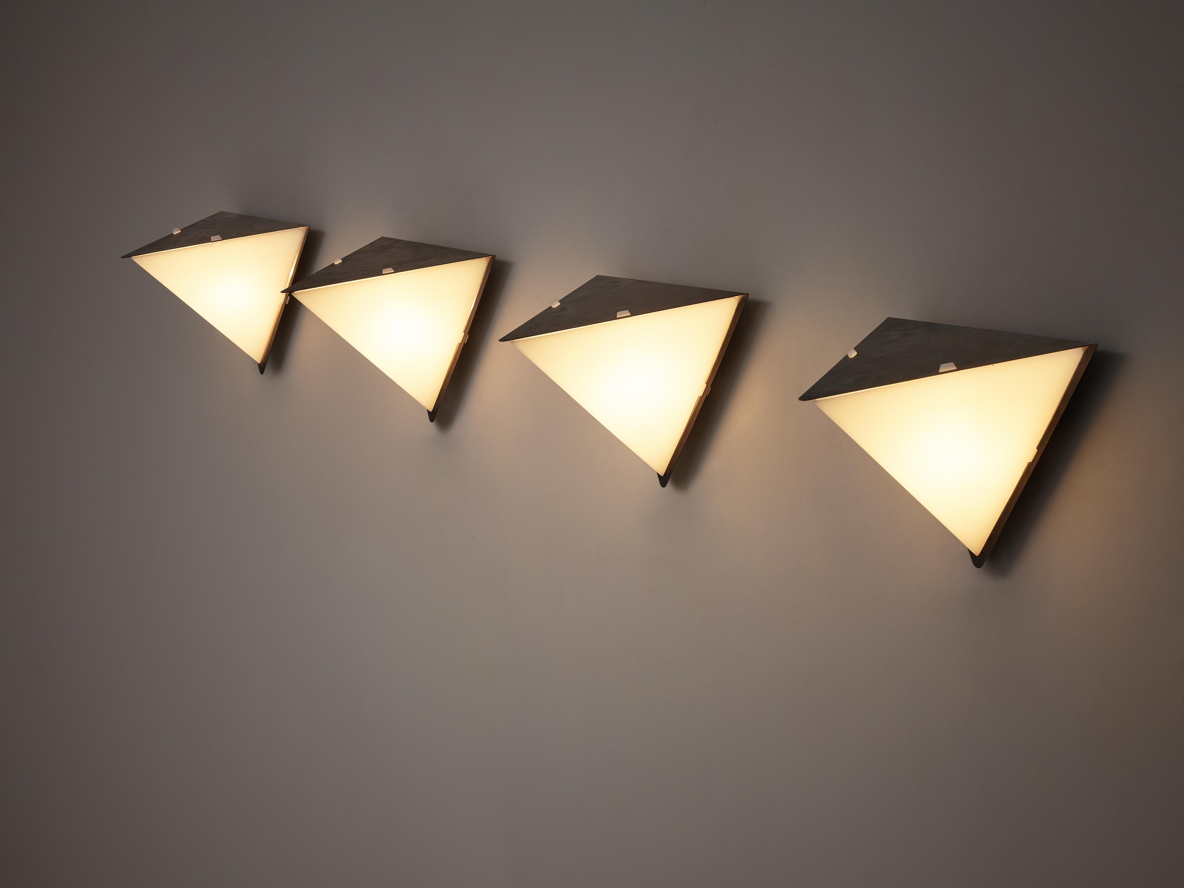 Hans-Agne Jakobsson, wall lights, copper, acrylic, Sweden, 1960s

Rare set of wall lights designed by Hans-Ange Jakobsson. The shape of these wall lights consists of multiple triangles. Firstly, two connected triangles in copper form the wall