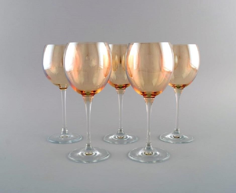 Scandinavian glass artist. Five large red wine glasses in art glass. 1980s.
Measures: 20.5 x 7 cm.
In excellent condition.