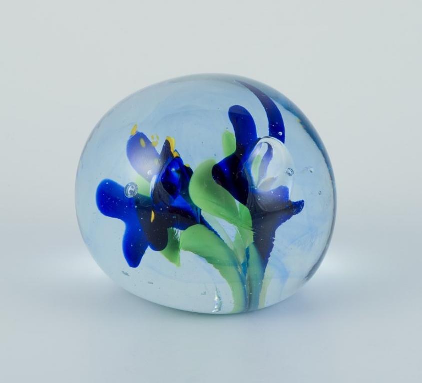 Scandinavian glass artist. Set of three paperweights in art glass. Flower motifs For Sale 1