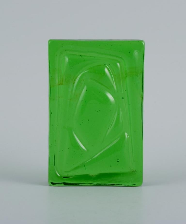 Scandinavian glass artist, two art glass reliefs with abstract motifs. 
Green glass.
1960/70s.
In perfect condition.
Dimensions: L 11.7 x D 7.5 cm.
