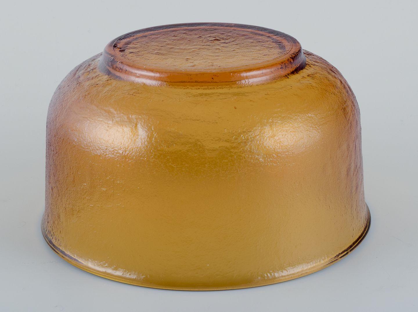 Late 20th Century Scandinavian glass designer. Salad bowl in smoke-coloured art glass. For Sale