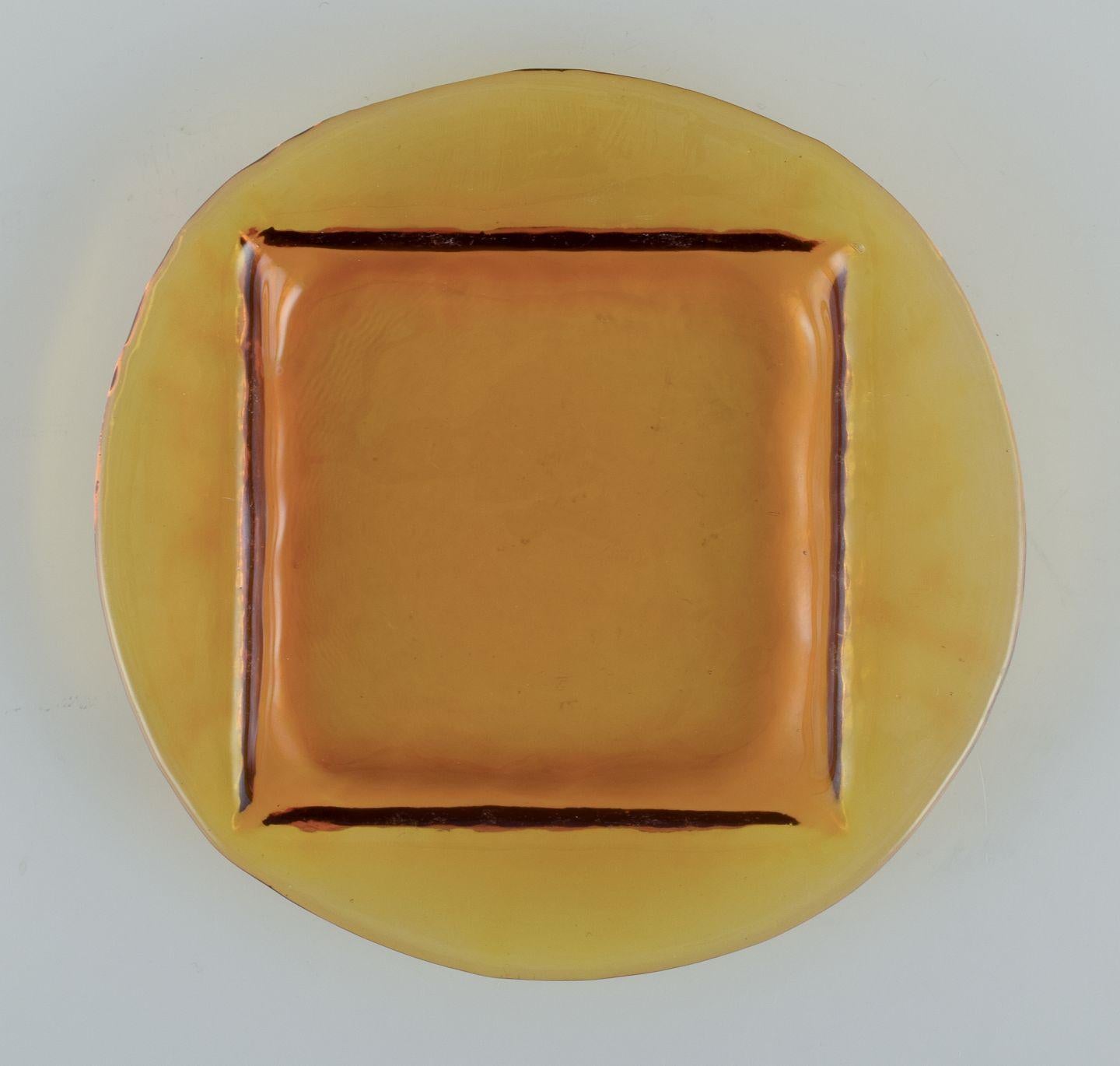 Scandinavian glass designer. A set of four plates in smoke-coloured art glass. Square indentation in the plate.
Handmade with visible bubbles in the glass.
Circa 1970s.
Perfect condition.
Dimensions: D 20.0 cm.

Pre-owned goods are exempt from