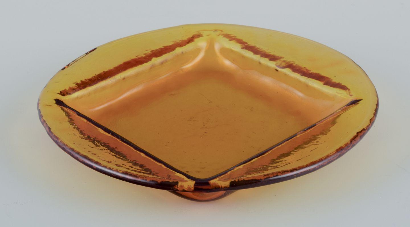Late 20th Century Scandinavian glass designer. Set of four plates in smoke-coloured art glass. For Sale