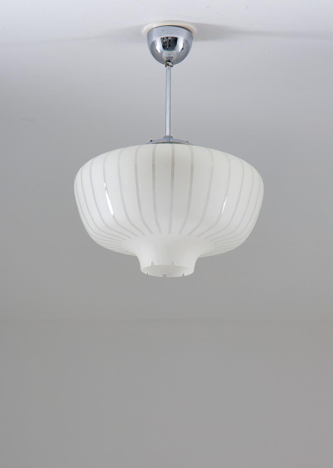 Scandinavo moderno Ciondolo scandinavo in vetro, moderno svedese, anni '40 in vendita