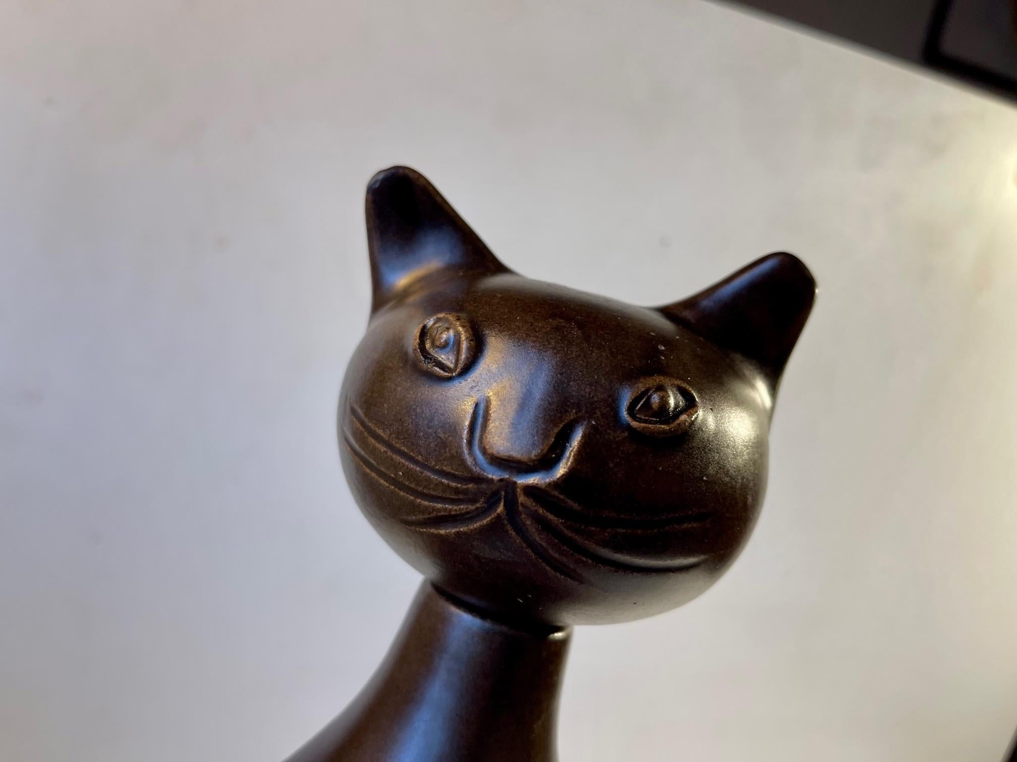 black cat vase