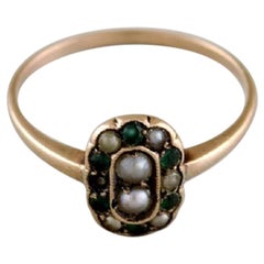 Scandinavian Goldsmith, 8 Carat Art Deco Gold Ring Adorned with Cultured Pearls