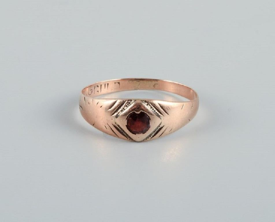 Scandinavian goldsmith, gold ring adorned with red stone.
Stamped with the goldsmith's initials.
1920/30s.
Measured at 14 carats.
Ring size 18mm.
U.S. size 8.00
