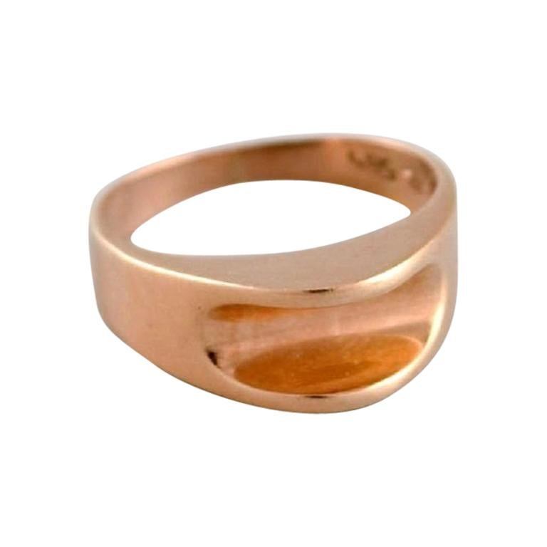 Scandinavian Goldsmith, Modernist Ring in 14 Carat Gold, Mid-20th Century
