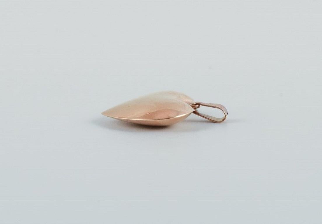 Women's Scandinavian goldsmith, pendant in the shape of a heart.  For Sale