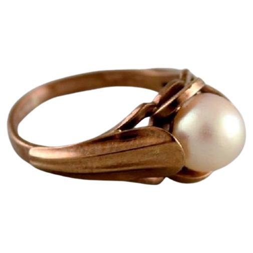 Scandinavian Goldsmith, Vintage Ring in 14-Carat Gold with Cultured Pearl For Sale
