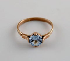 Skandinavischer Goldschmied. Vintage-Ring aus 14 Karat Gold mit hellblauem Stein.