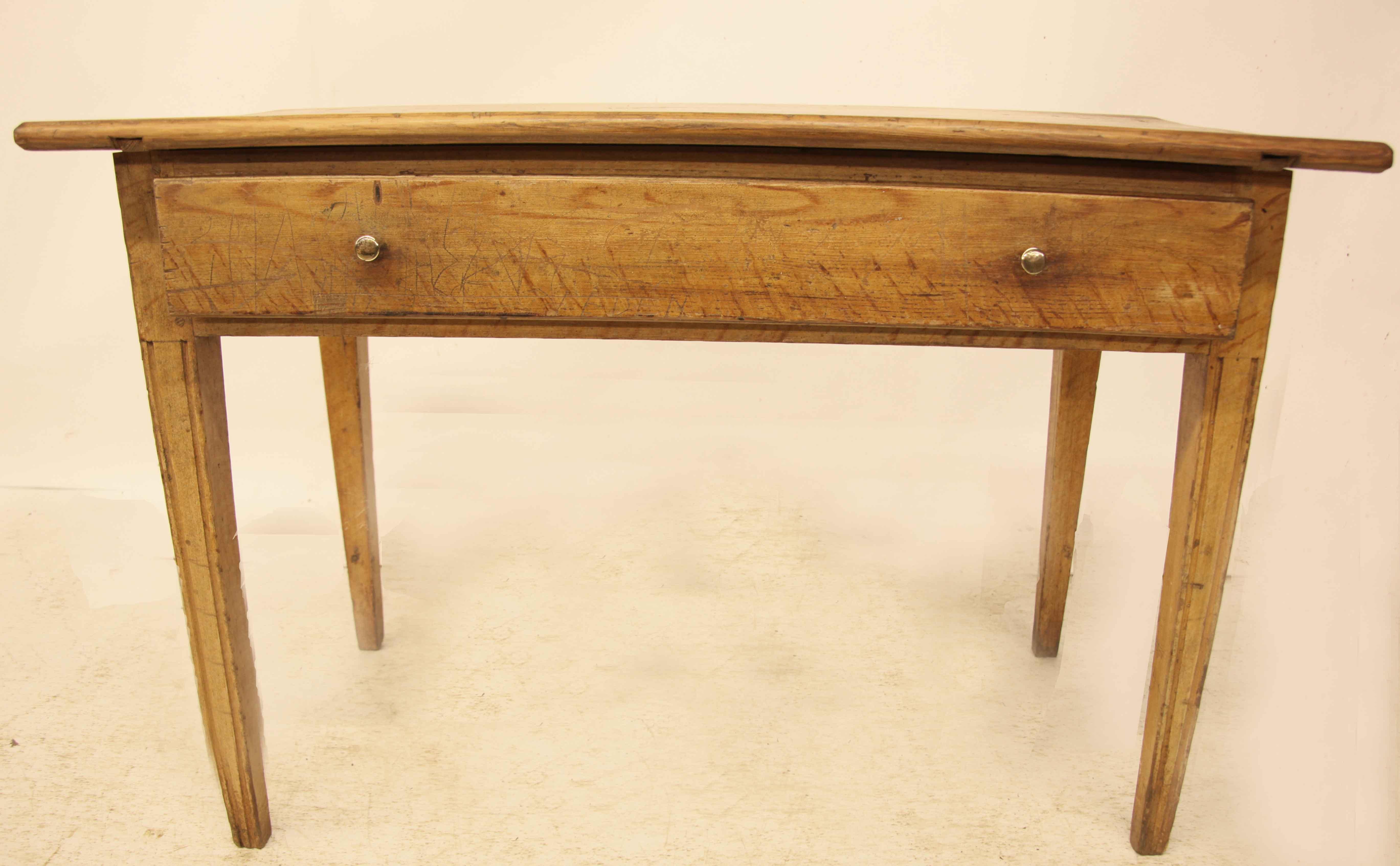 Mid-19th Century Scandinavian Grain Painted Table For Sale