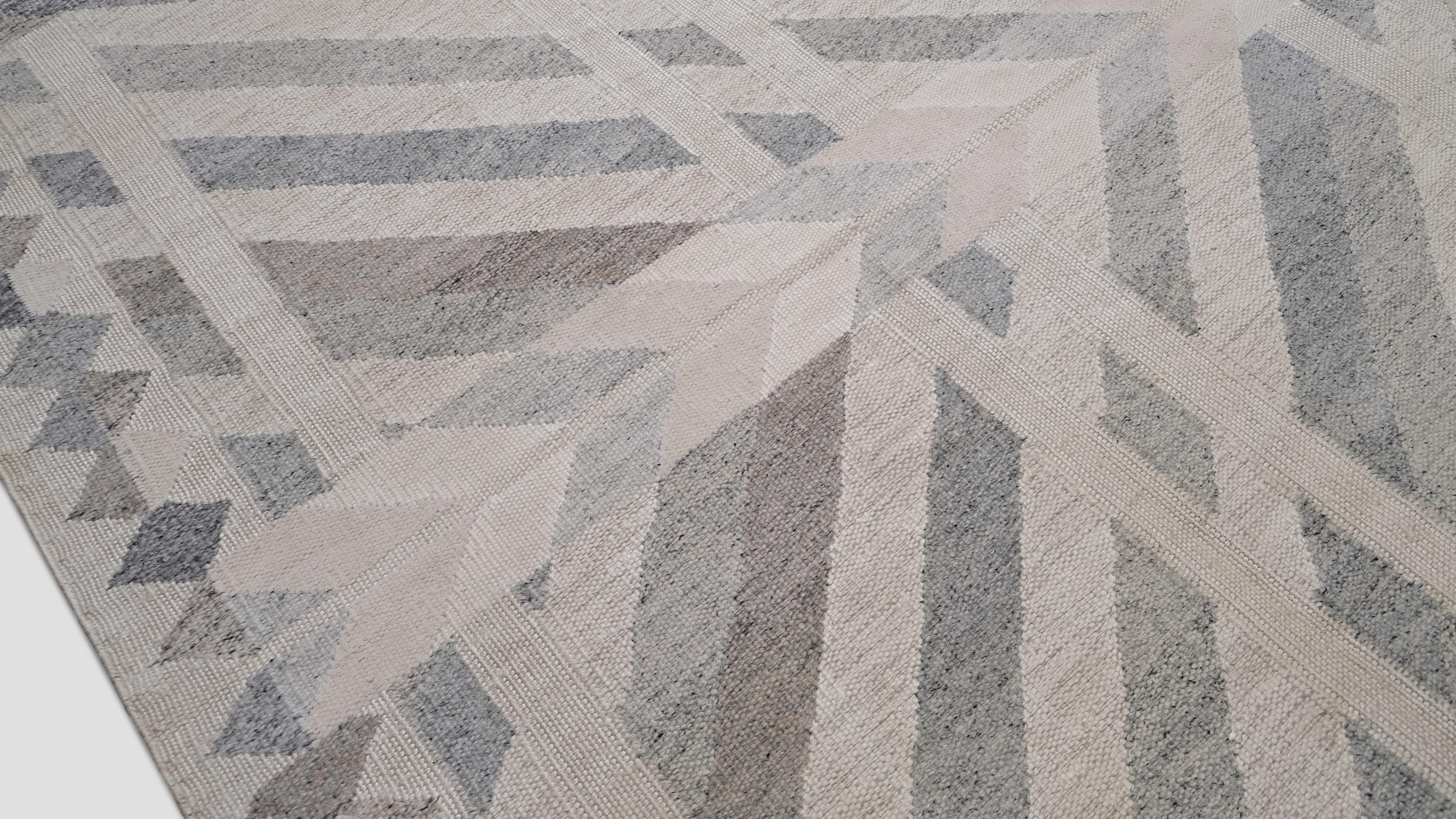 Skandinavischer grau- elfenbeinfarbener Teppich aus Wollmischung 11'10''x15' (Asiatisch) im Angebot