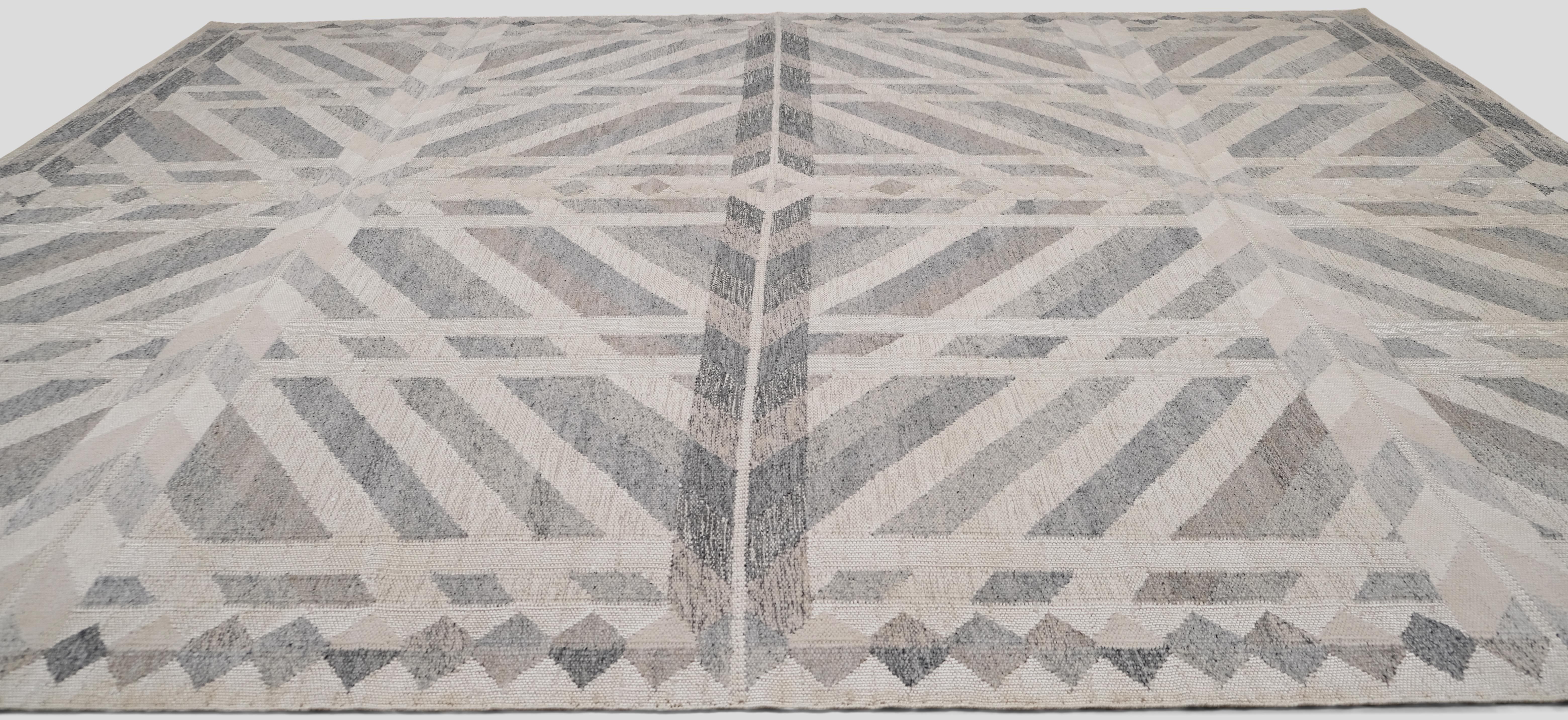 Skandinavischer grau- elfenbeinfarbener Teppich aus Wollmischung 11'10''x15' (Handgeknüpft) im Angebot