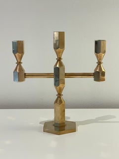 Candelabro scandinavo brutalista in ottone Gusum, Svezia 1978