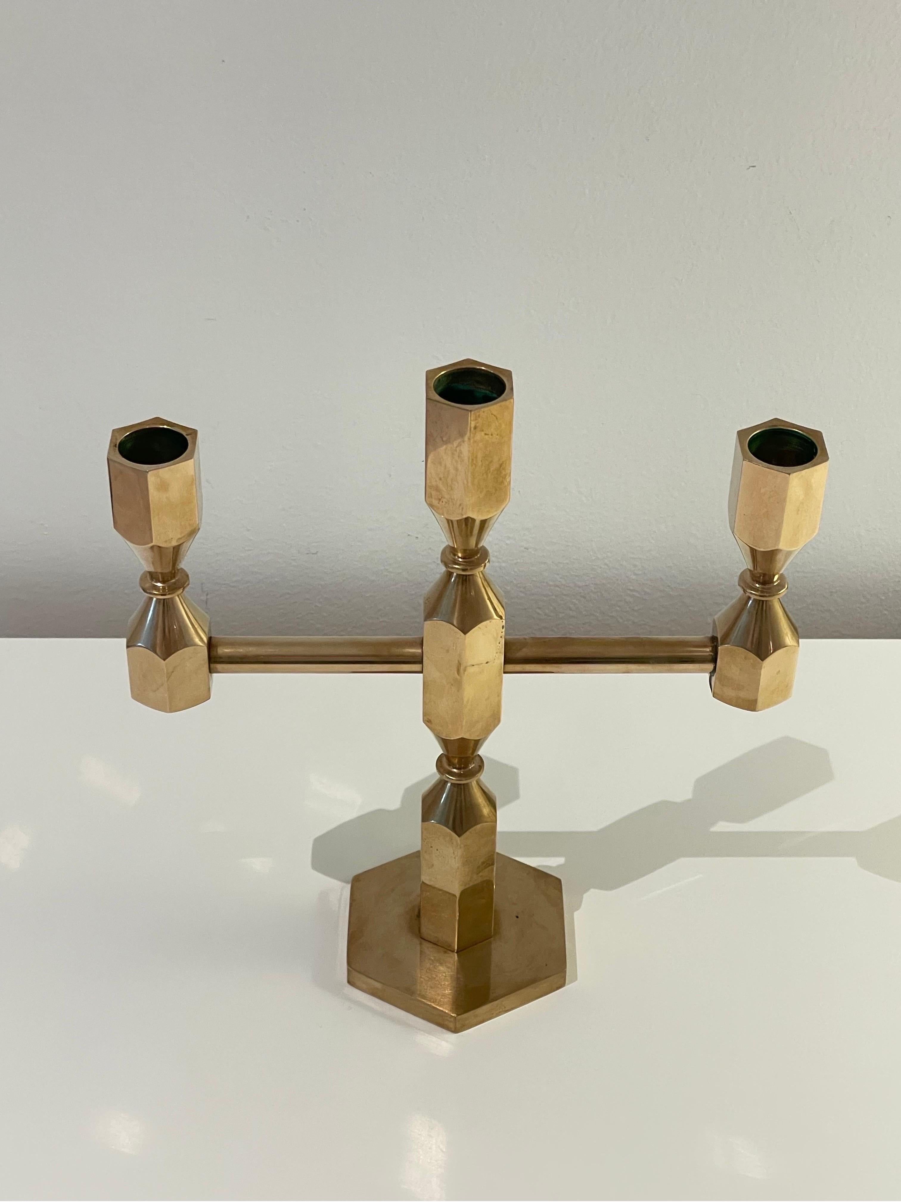 Candelabro escandinavo brutalista de latón Gusum, Suecia 1978 Moderno de mediados de siglo