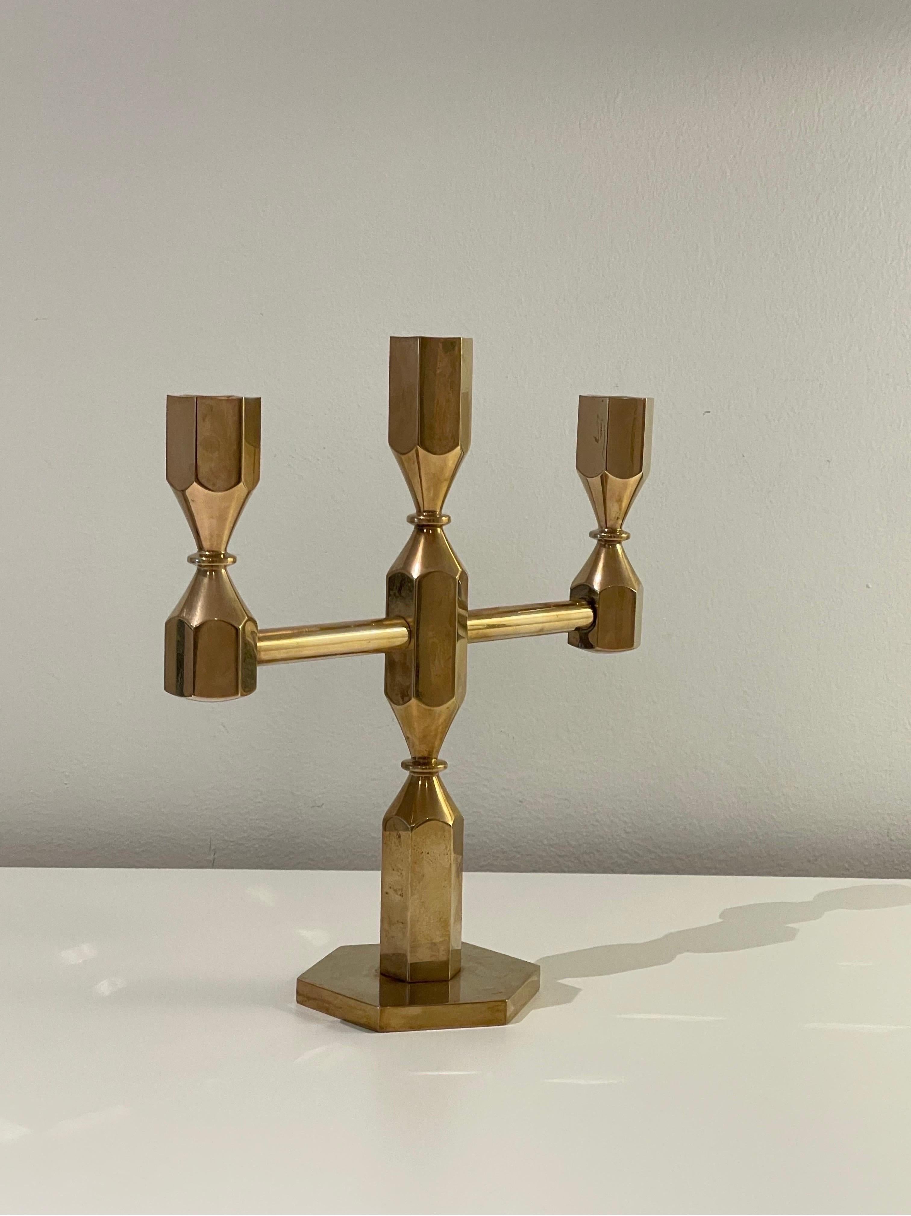 Candelabro escandinavo brutalista de latón Gusum, Suecia 1978 Sueco