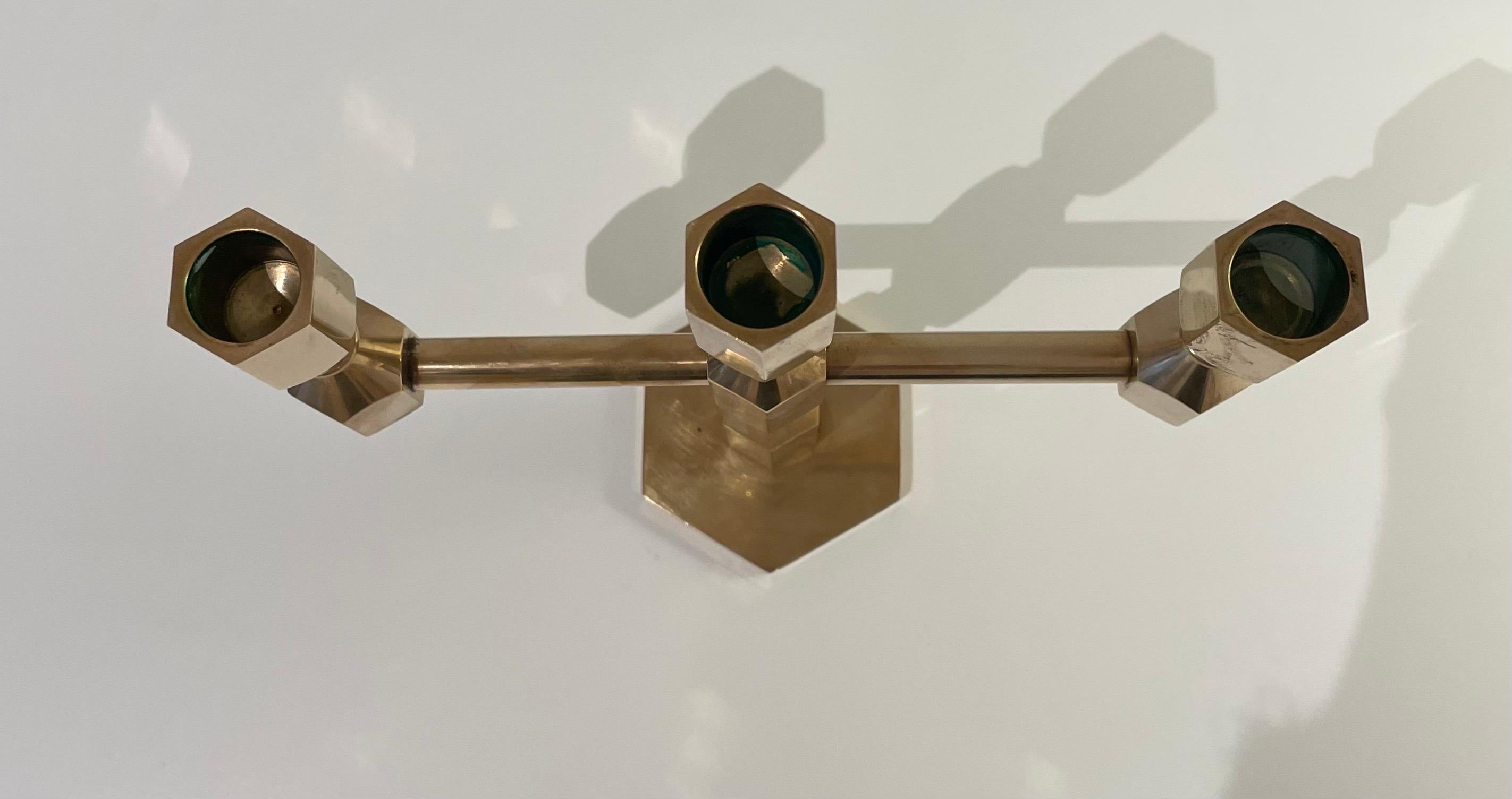 Candelabro escandinavo brutalista de latón Gusum, Suecia 1978 1