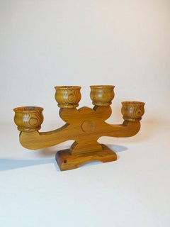 Skandinavischer handgeschnitzter vierarmiger Kieferkronleuchter von Stig Johnsson, 1979