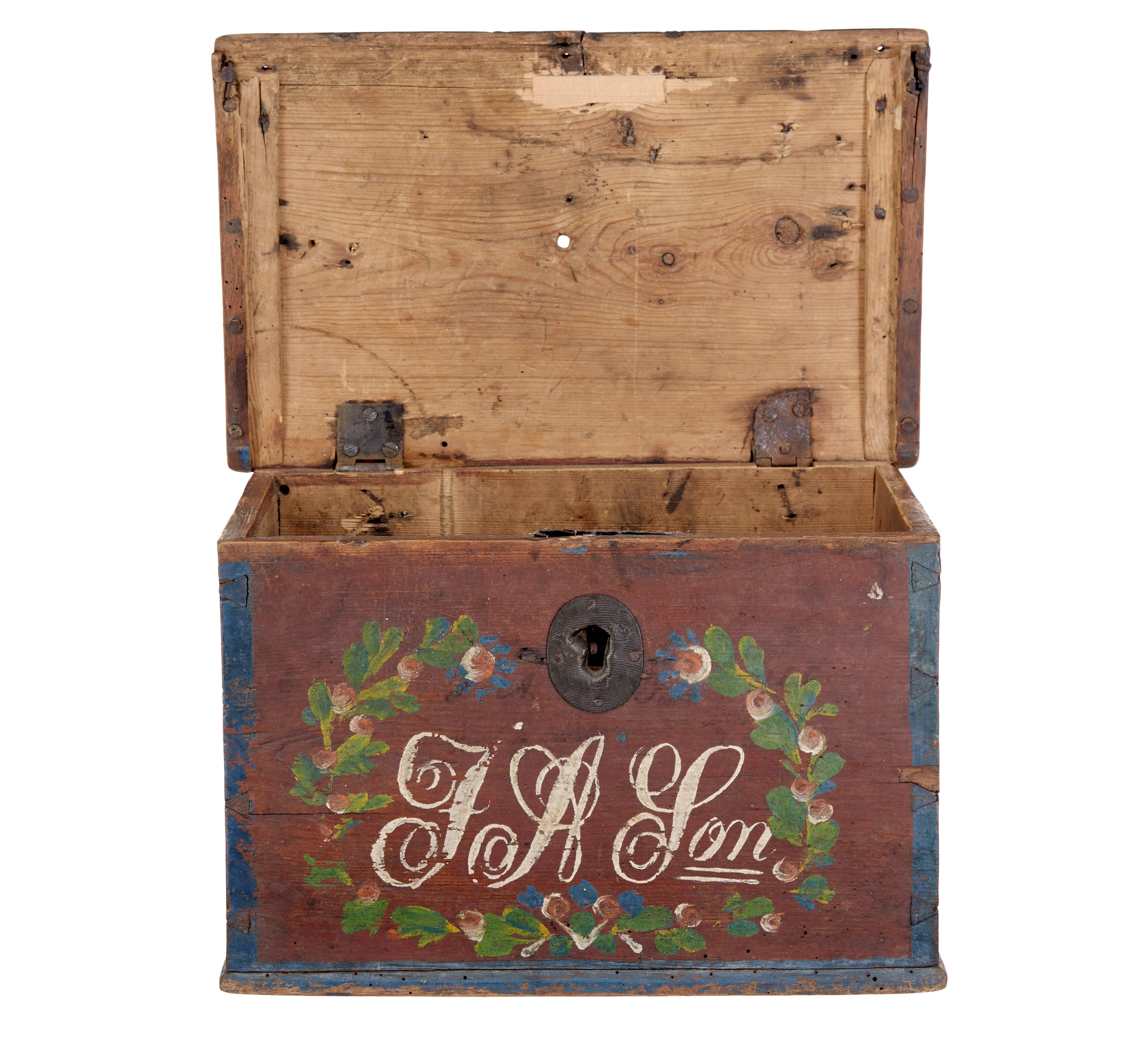 Caja de pino de arte popular escandinavo pintada a mano Arte popular en venta