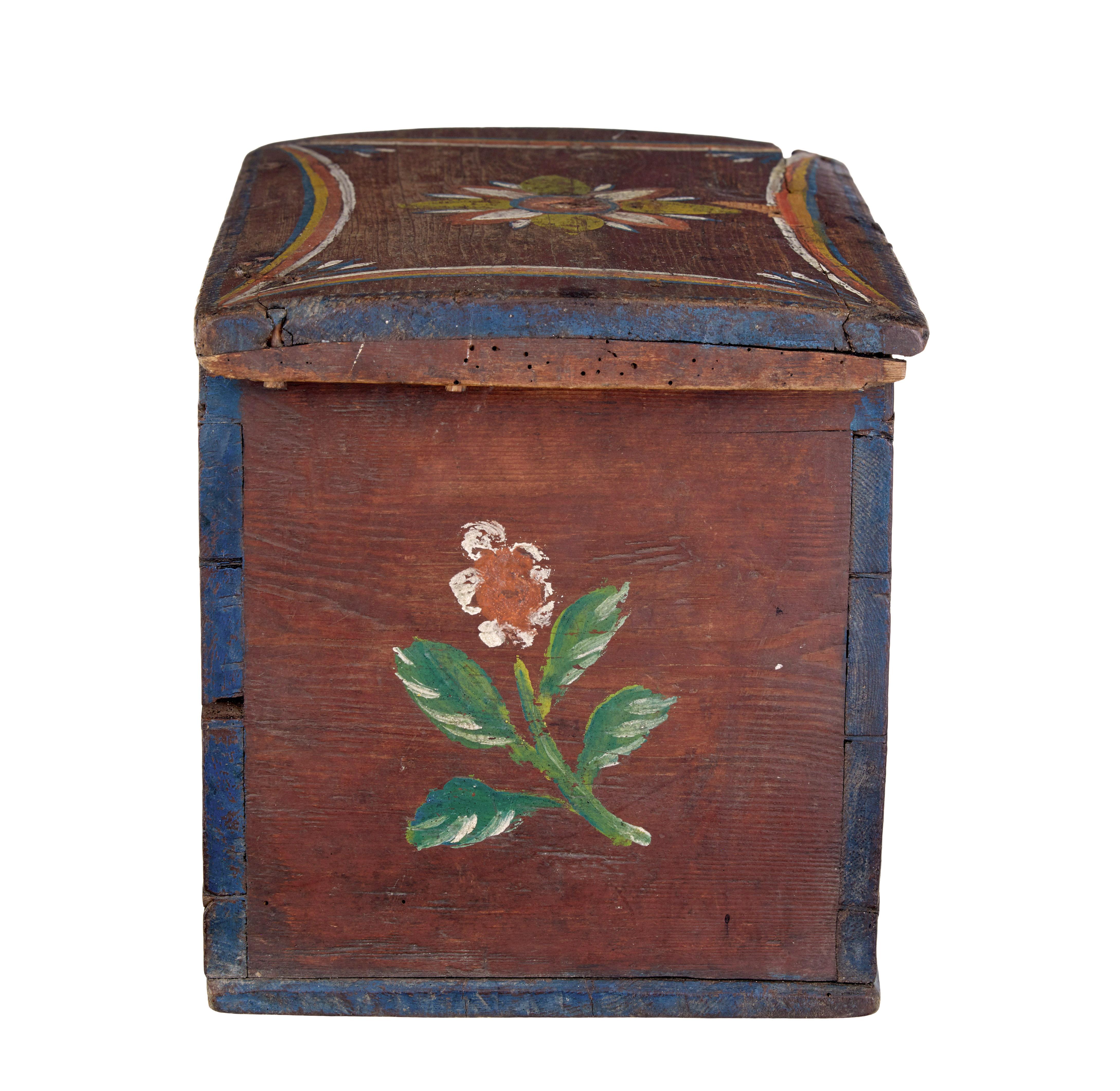 Caja de pino de arte popular escandinavo pintada a mano Sueco en venta