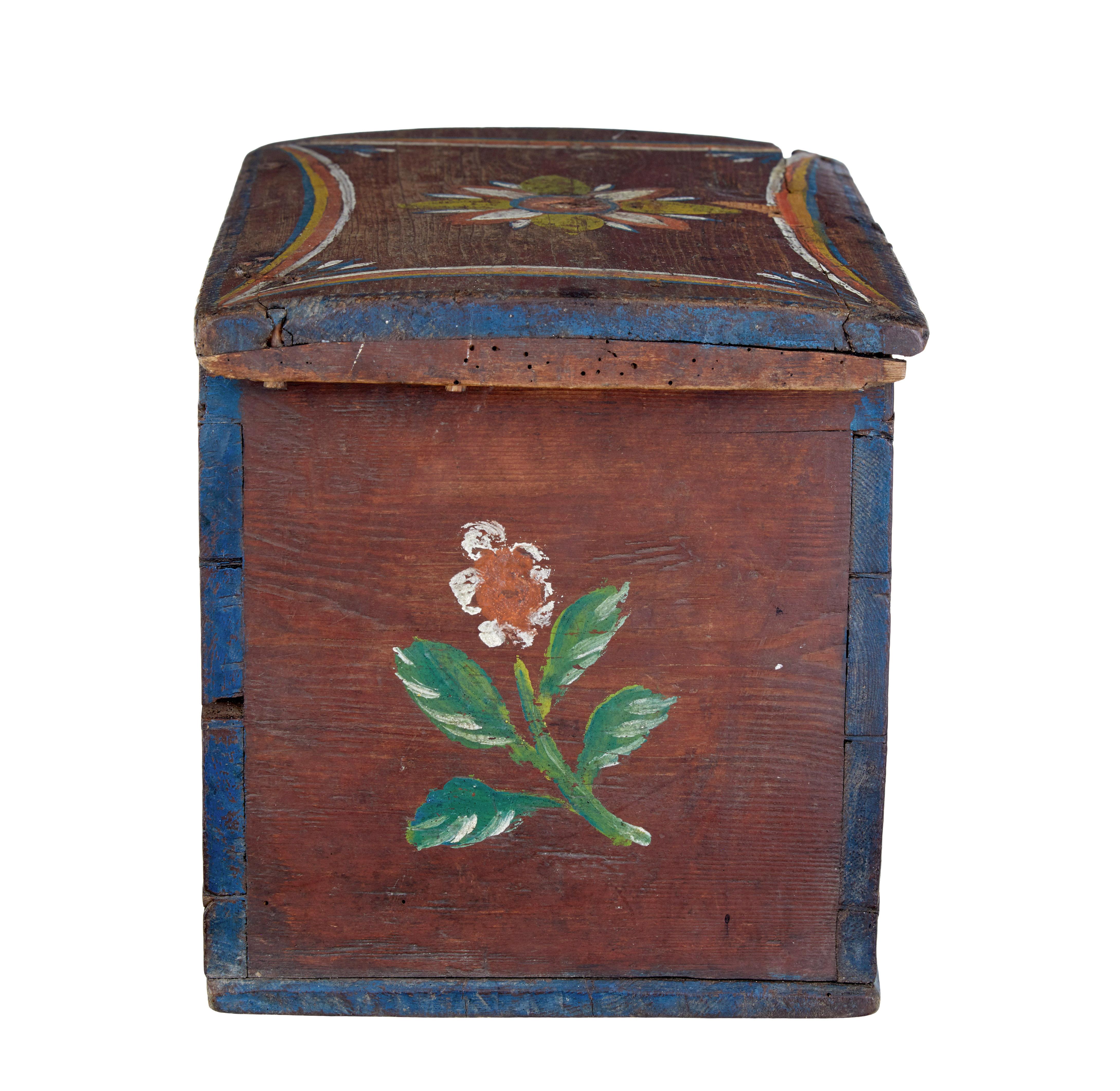 Skandinavische handbemalte Volkskunst Kiefer Box (19. Jahrhundert) im Angebot