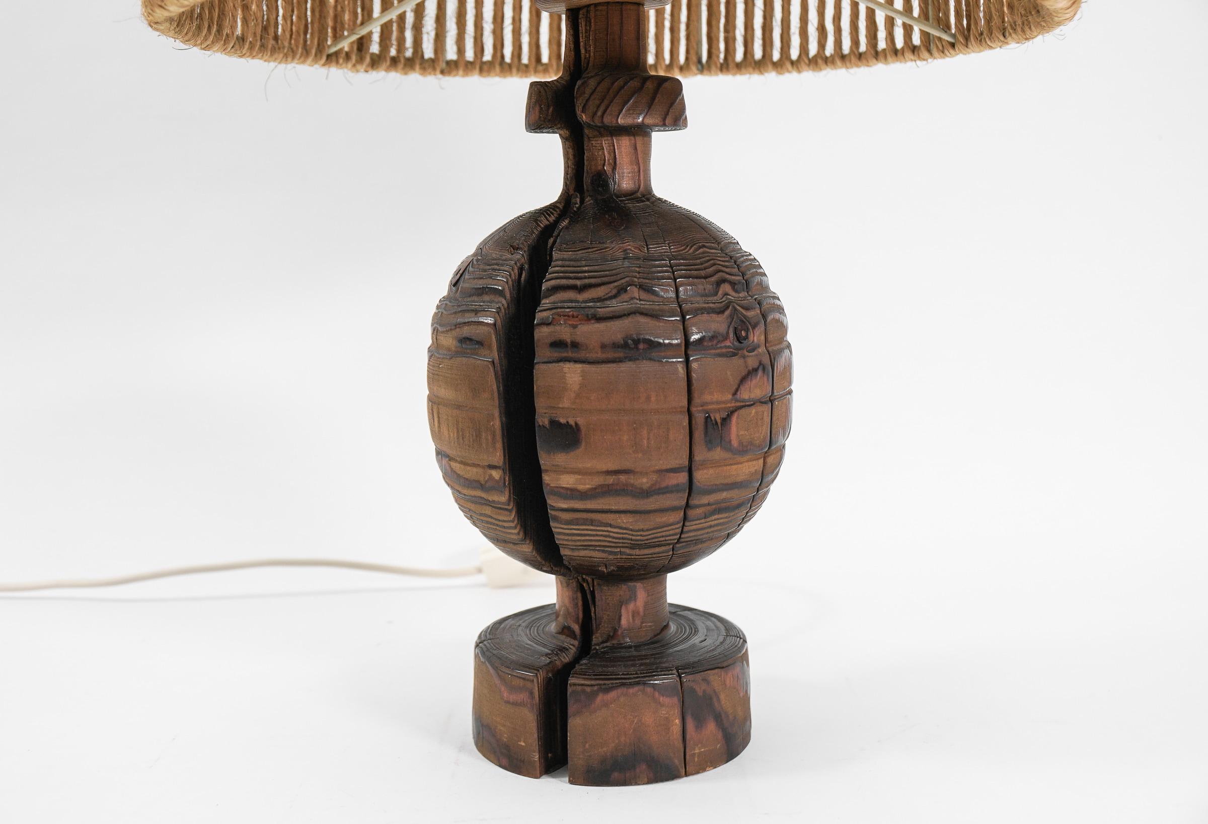 Skandinavische handgefertigte Mid-Century-Modern-Holz-Tischlampe, 1960er Jahre im Angebot 3