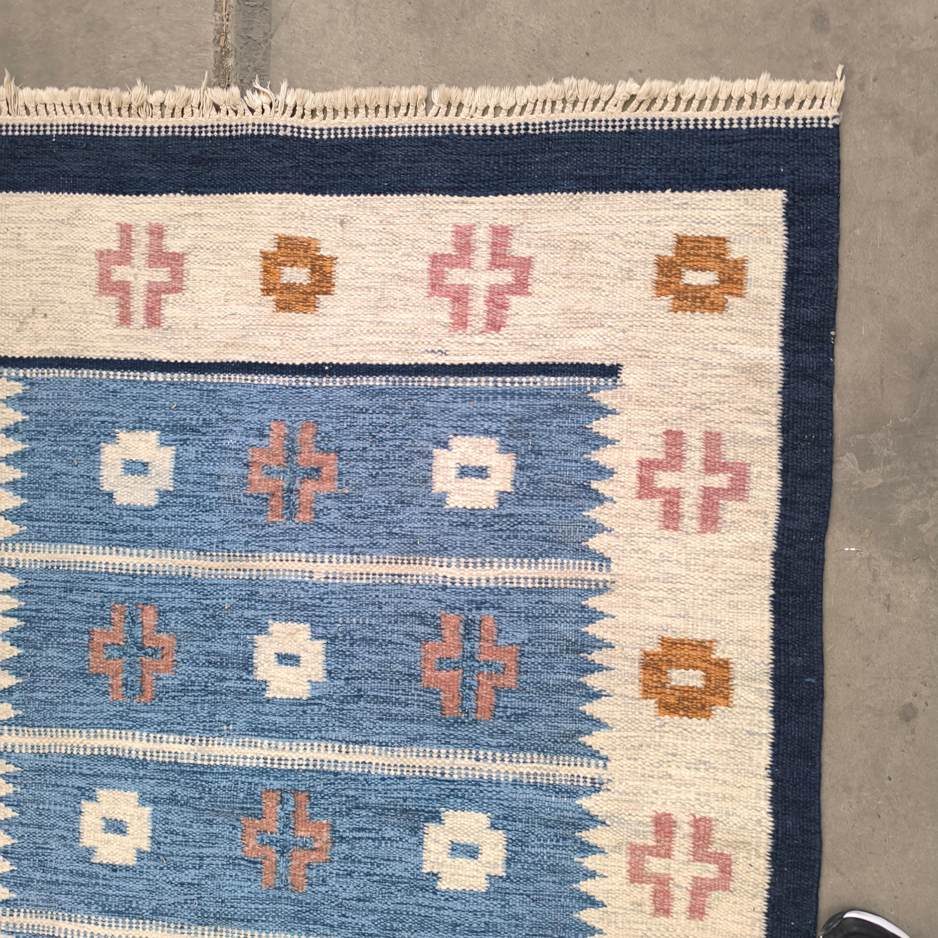 Tappeto scandinavo Rollakan tessuto a mano a trama piatta, firmato GS metà del XX secolo in vendita 3