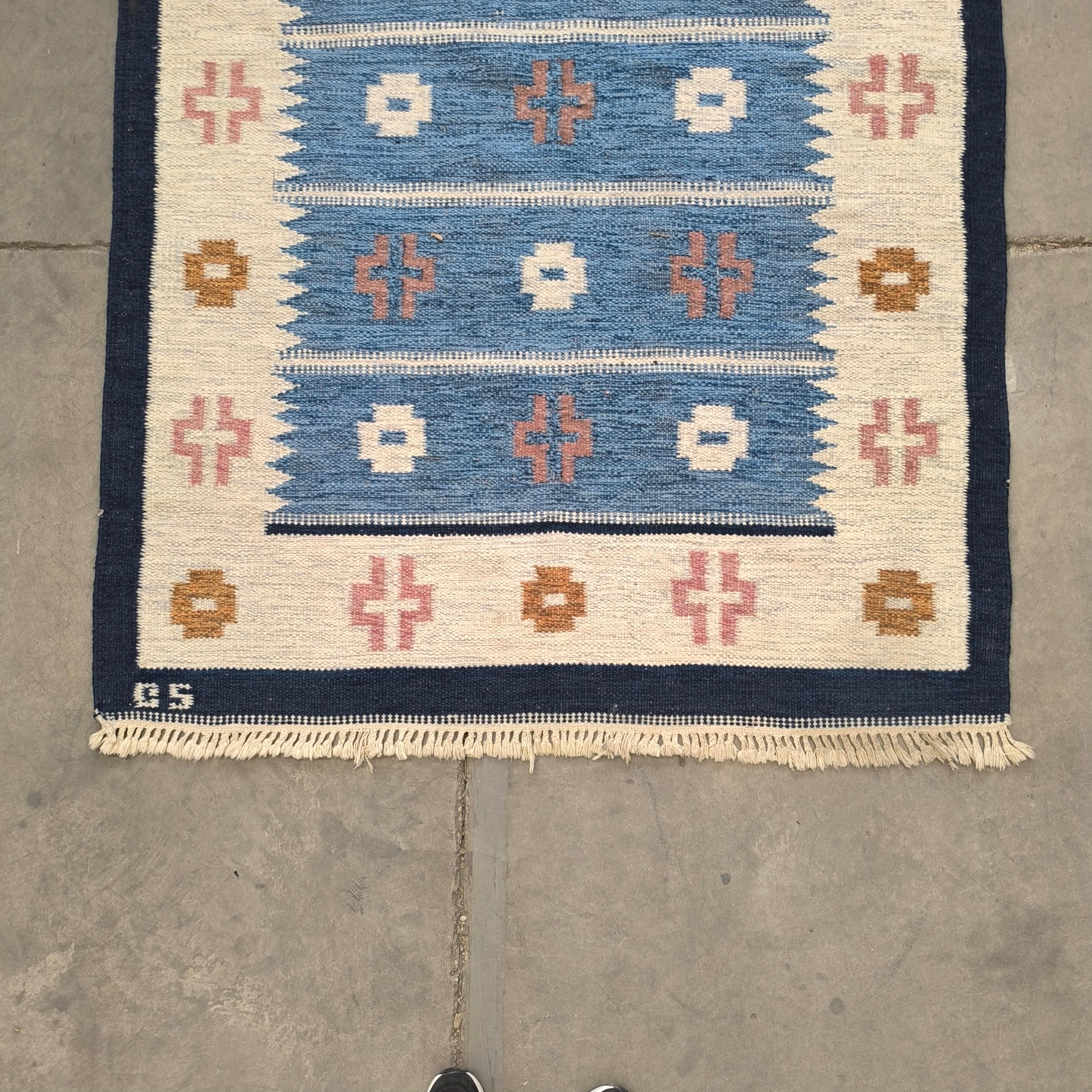 Tappeto scandinavo Rollakan tessuto a mano a trama piatta, firmato GS metà del XX secolo in vendita 1