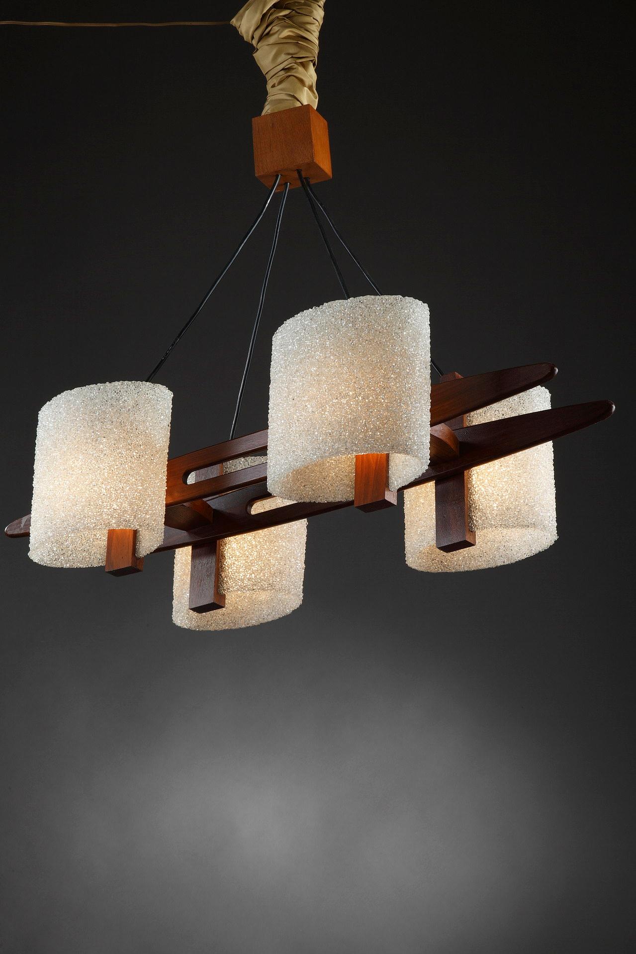 Francese Lampada a sospensione scandinava in teak e granito perspex in vendita