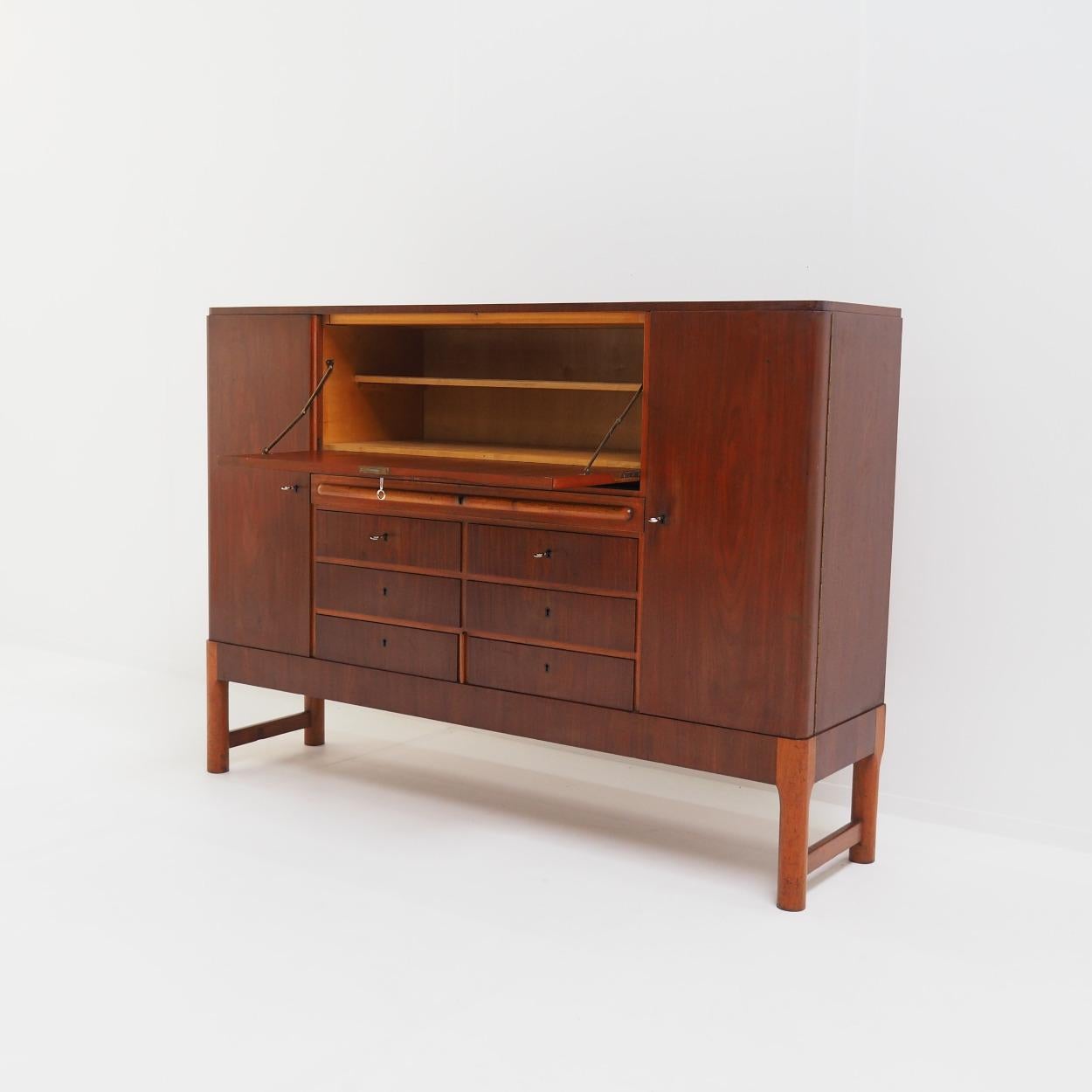 Danish Scandinavian High Quality Cabinet from the 1960s For Sale