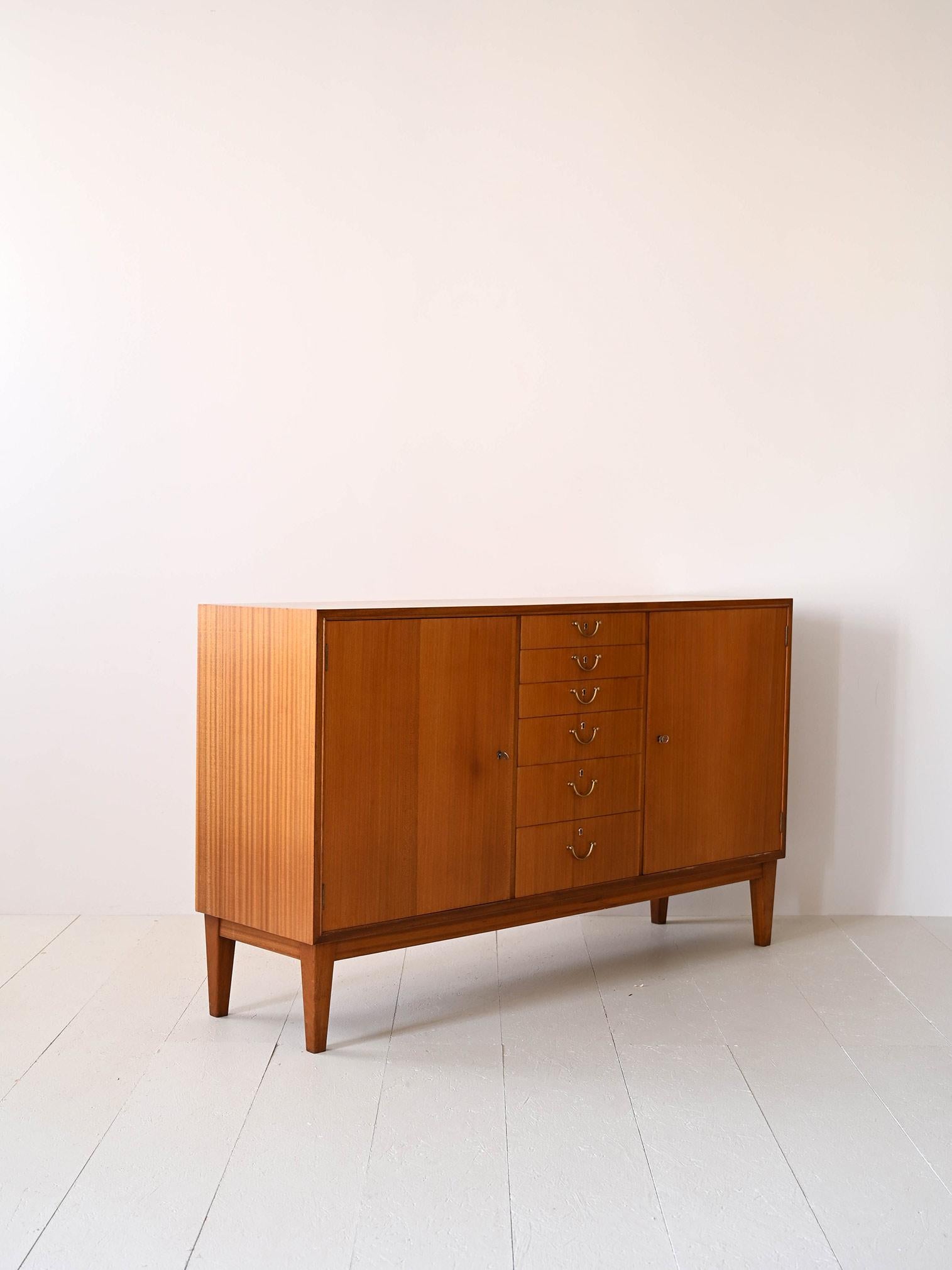 Scandinavian highboard with center drawers In Good Condition For Sale In Brescia, IT