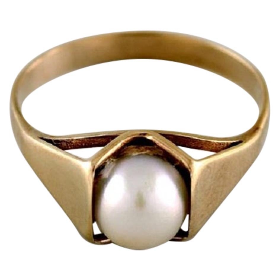 Scandinavian Jeweler, 8 Carat Gold Ring Adorned with Cultured Pearl, 1930s-1940s