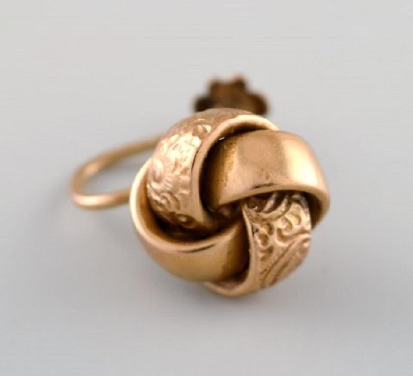 Scandinavian Jeweler, a Pair of Ear Studs in 14 Carat Gold, Mid-20th Century In Good Condition In bronshoj, DK