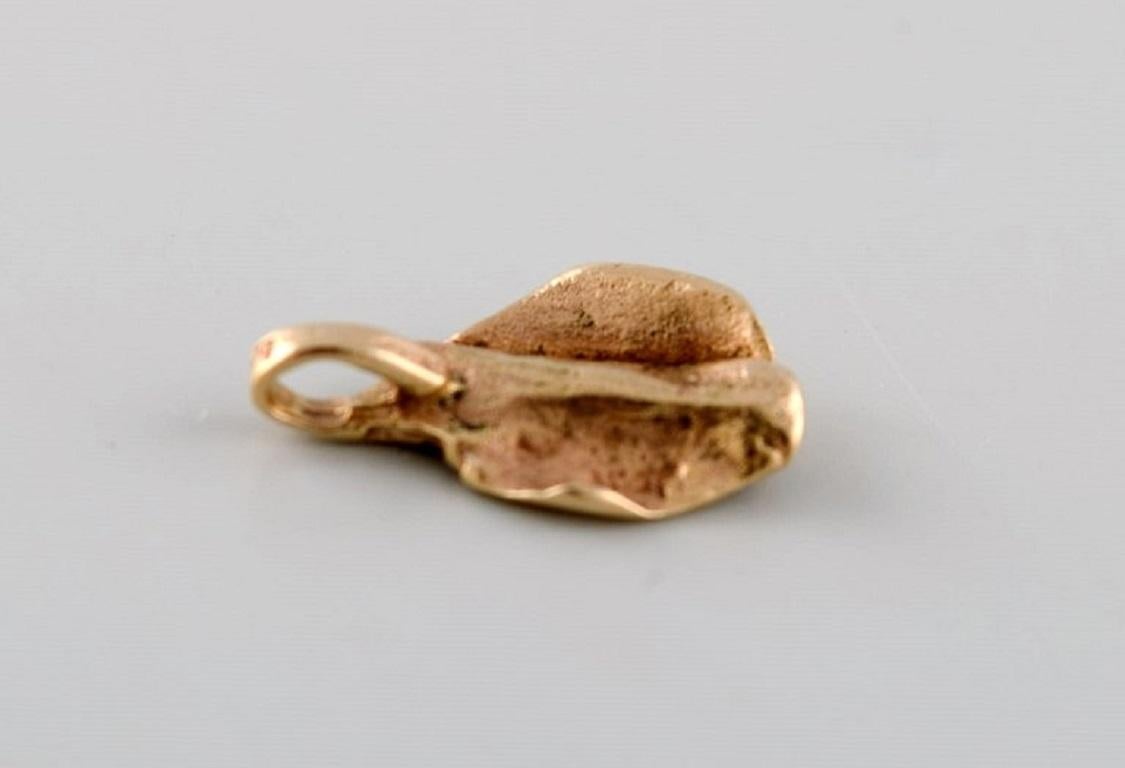 Scandinavian jeweler. Organically shaped pendant in 14 carat gold. In Excellent Condition In bronshoj, DK