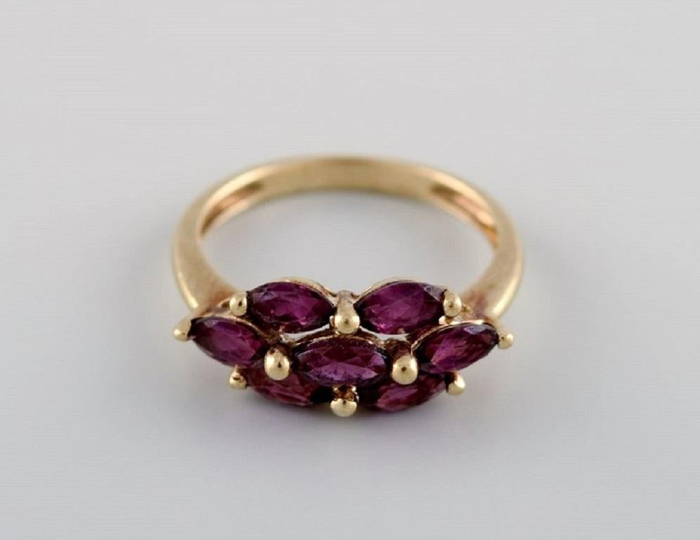 Scandinavian jeweler. Vintage alliance in 8-carat gold adorned with red semi-precious stones. Mid-20th century.
Diameter: 18 mm.
US size: 7.75.
In excellent condition.
Stamped.
In most cases, we can change the size for a fee (USD 50) per ring.