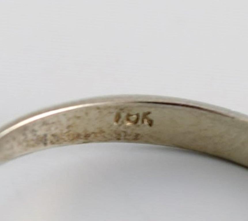 Scandinavian Jeweler, Vintage Ring in 18 Carat White Gold, Mid-20th C. In Excellent Condition For Sale In bronshoj, DK