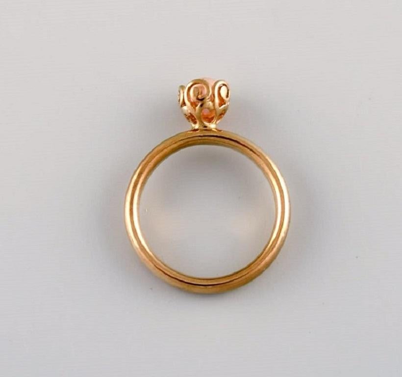 Modern Scandinavian Jeweler, Vintage Ring in 8 Carat Gold Adorned with Cultured Pearl For Sale