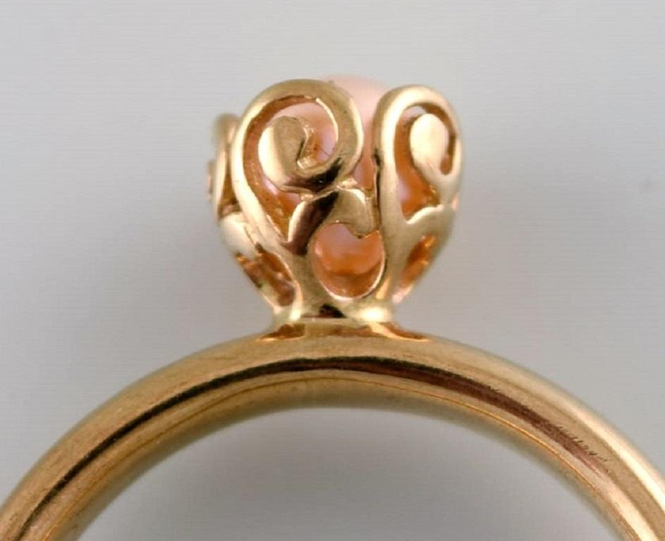 Bead Scandinavian Jeweler, Vintage Ring in 8 Carat Gold Adorned with Cultured Pearl For Sale