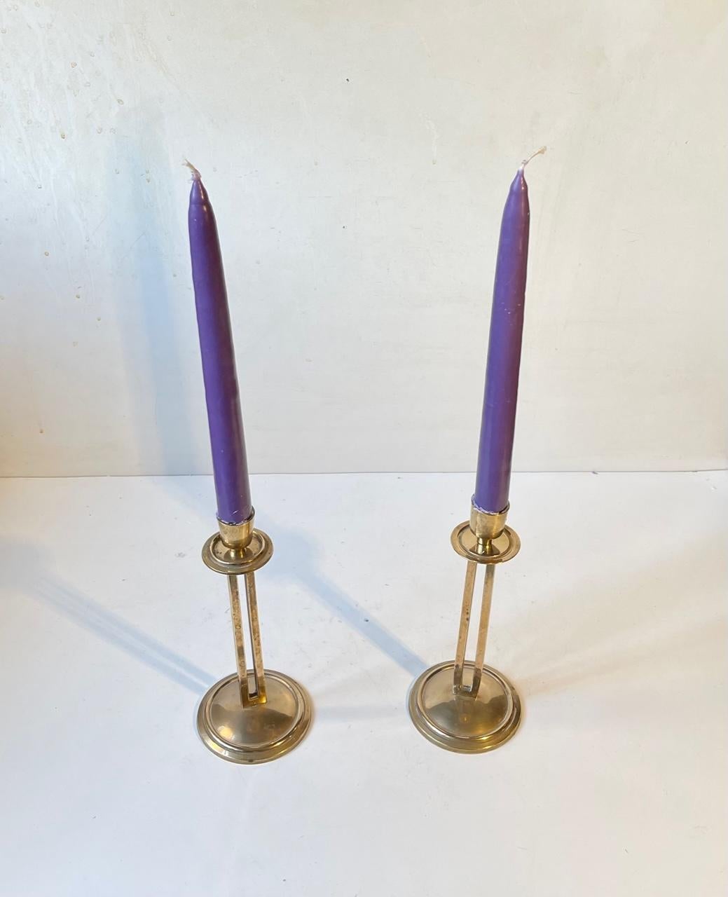 A pair of plain jugendstil candlesticks fashioned from solid brass. Made in Scandinavia during the early 20th century. Measurements: H: 20 cm, D: 9 cm (base). They can be fitted with regular sized candles.