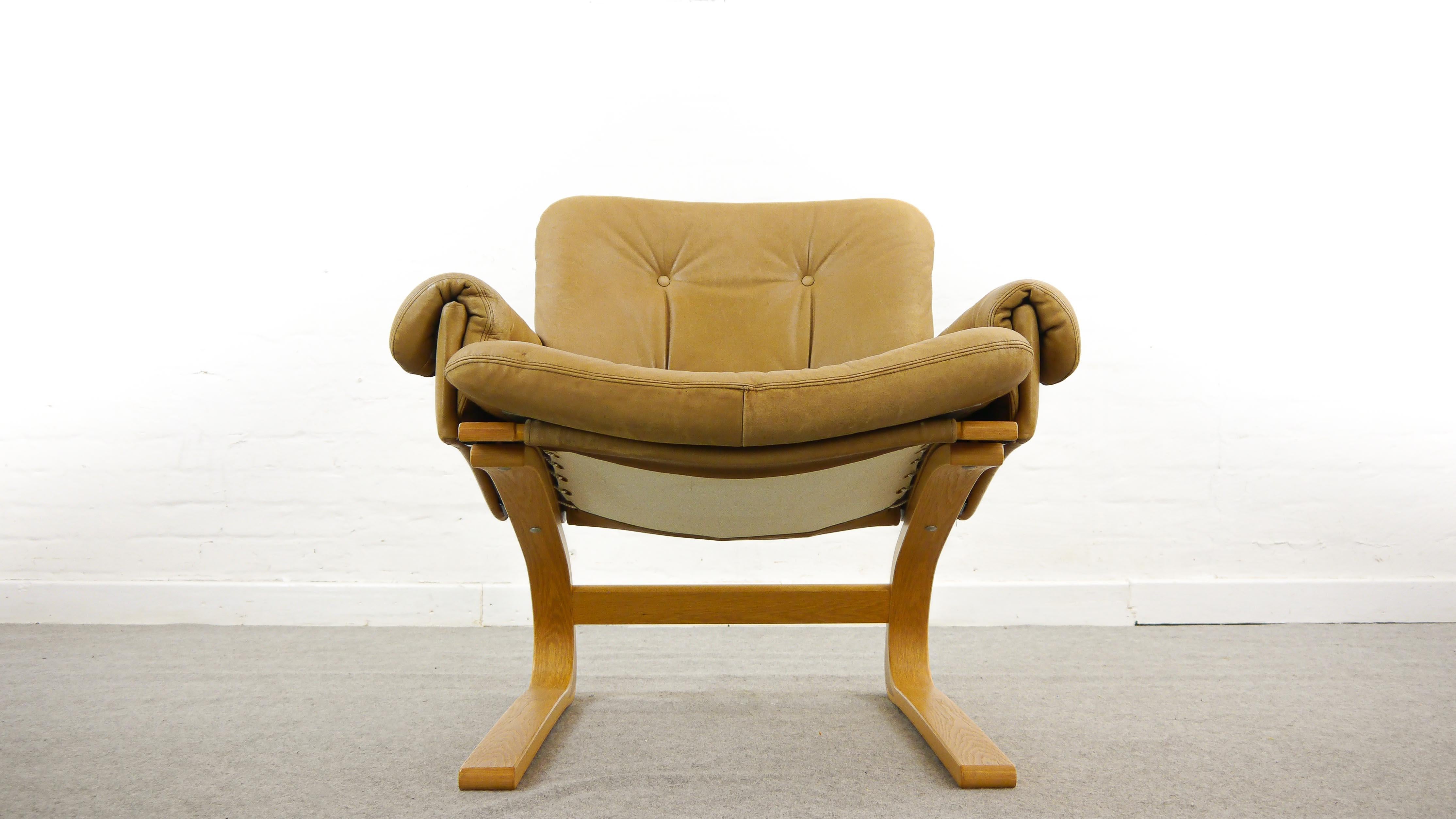 Norvégien Fauteuil scandinave Kengu Easy Chair en cuir Brown par Solheim pour Rykken, Norvège en vente