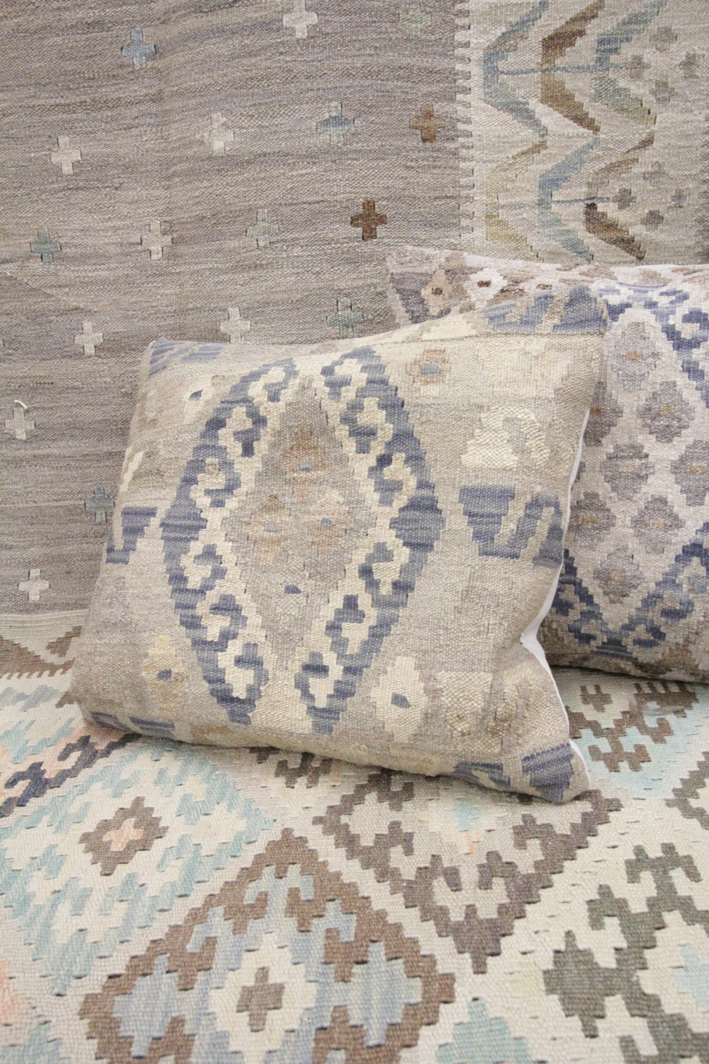 Scandinavian Kilim Light Grey Cushion Cover Oriental Kilim Pillow In New Condition In Hampshire, GB